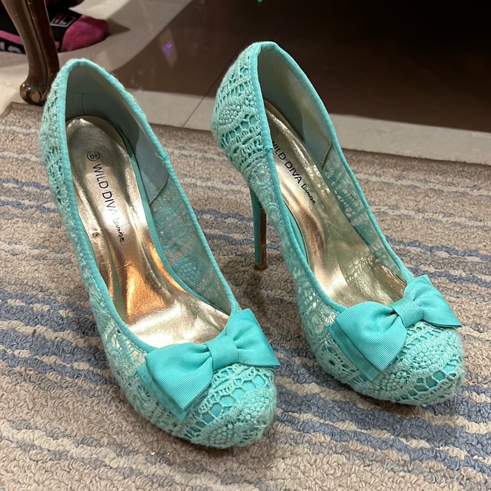 Teal crochet pumps